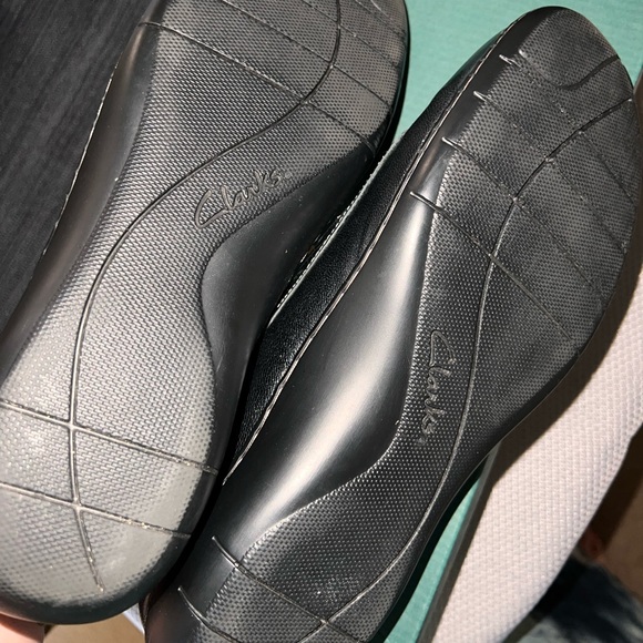 Woman’s Clark’s loafers - Picture 3 of 3
